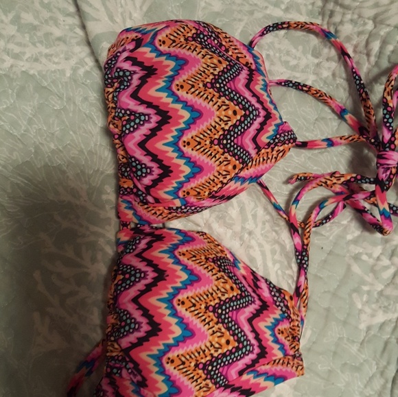 Bikini - Picture 3 of 3